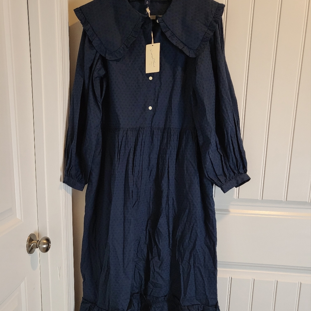 Womans navy blue collared dress